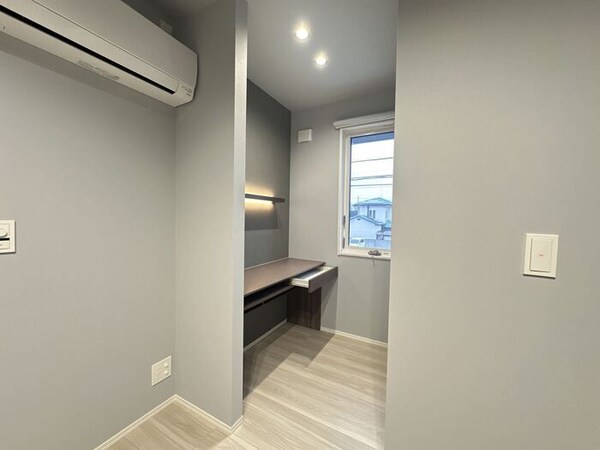 内装他(ワークデスク)