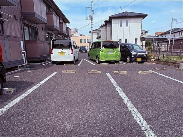 物件外観写真2　(駐車場)