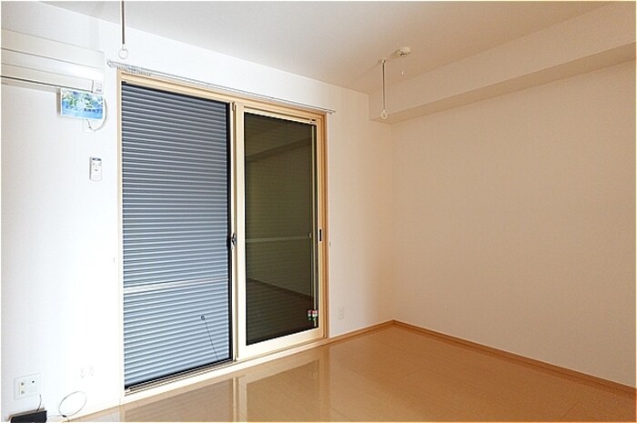 物件内観写真12　(シャッター雨戸)