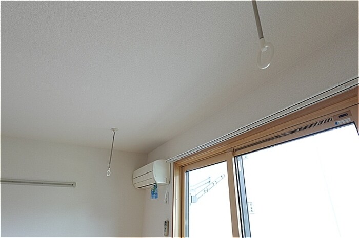 物件内観写真15　(室内物干し)