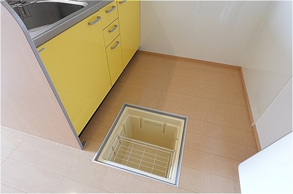 収納(床下収納)