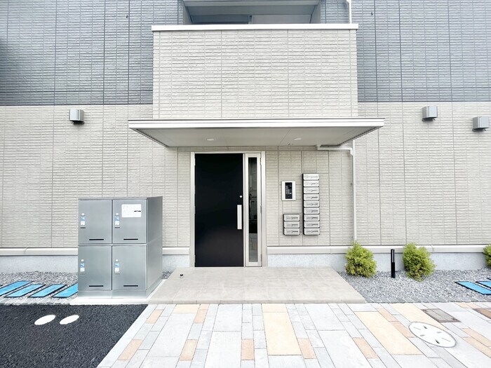物件外観写真4　(エントランス)