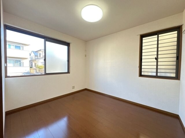 物件内観写真7　(洋室（別角度）)