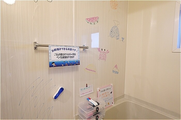 物件内観写真10　(お絵かきができる壁面があります)