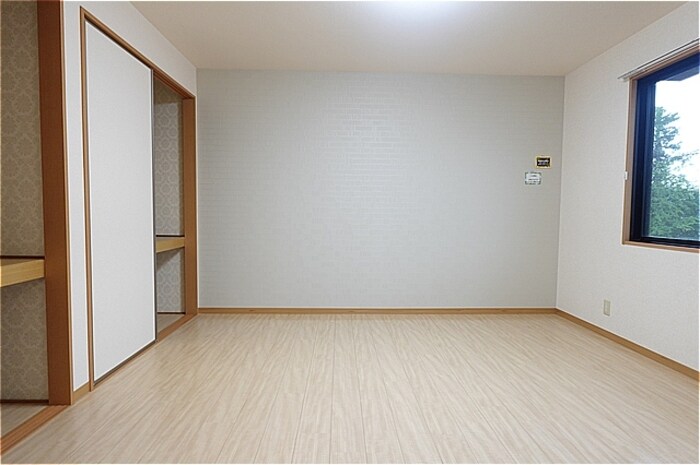 物件内観写真11　(南洋室・ＬＥＤ照明付き)