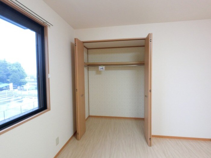 物件内観写真16　(北洋室・収納)