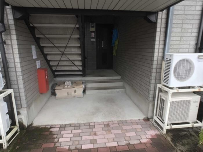 物件内観写真19　(共用階段)