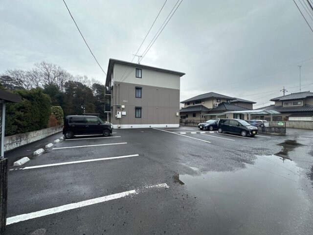 物件外観写真2　(駐車場)