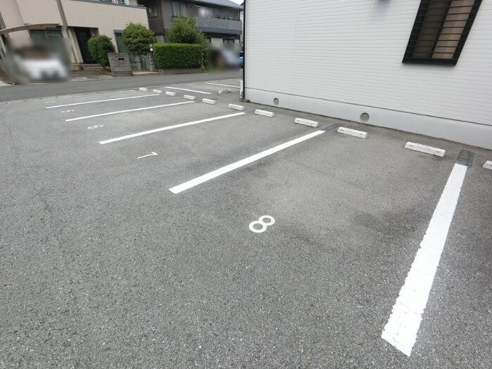 物件外観写真3　(駐車場)