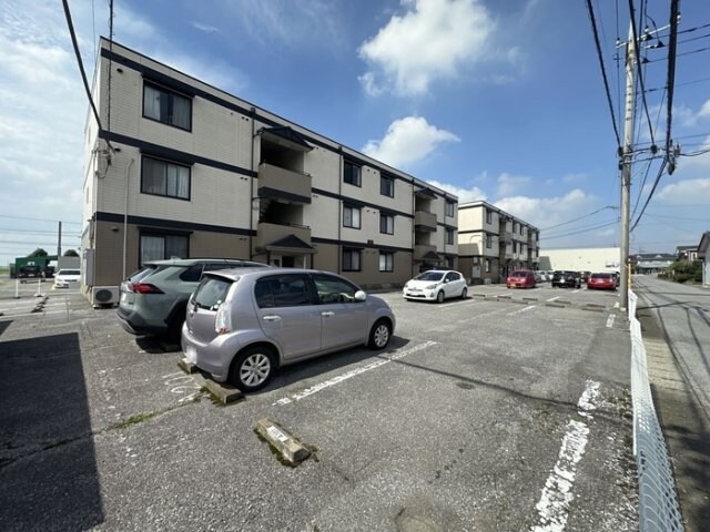 物件外観写真2　(駐車場)