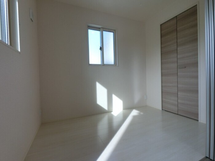 物件内観写真8　(洋室)