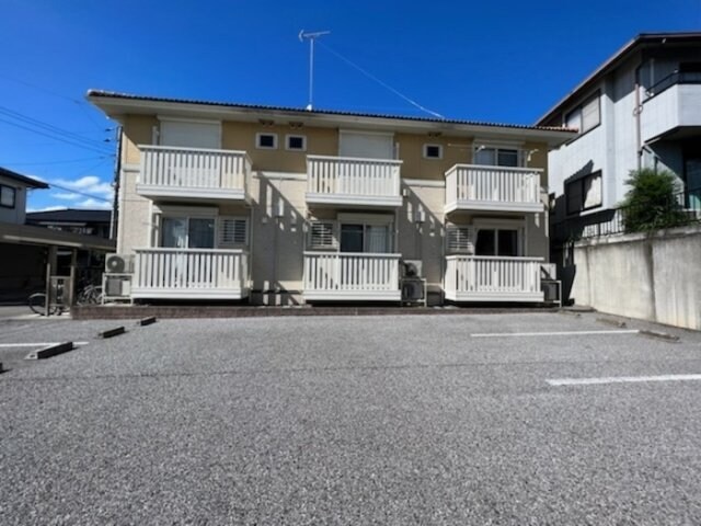 物件外観写真1　(建物外観)