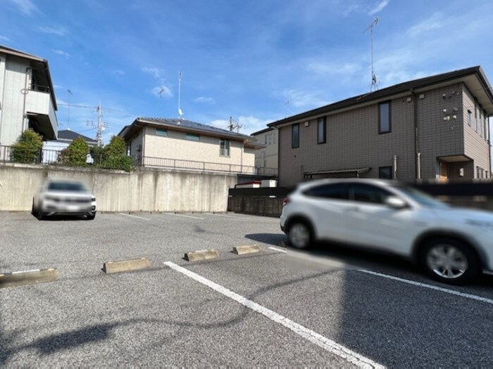 物件外観写真2　(駐車場)