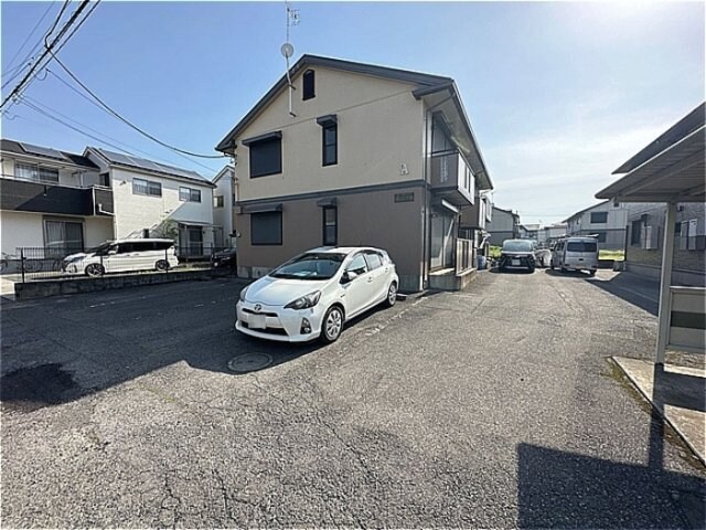 物件外観写真2　(駐車場)