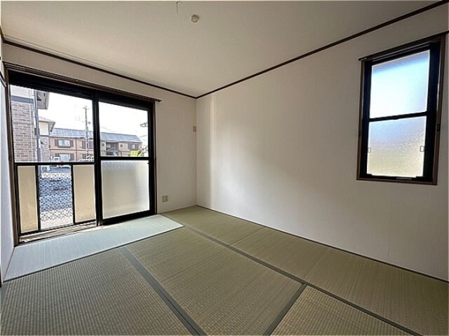 物件内観写真9　(南側・和室)