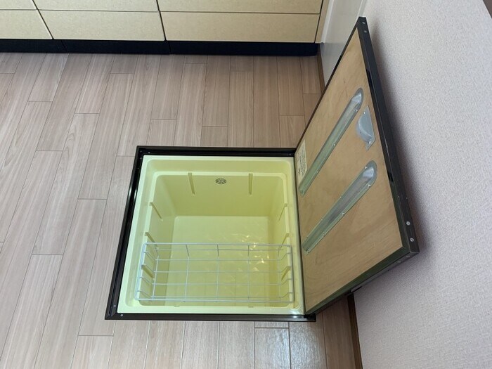 物件内観写真15　(床下収納)