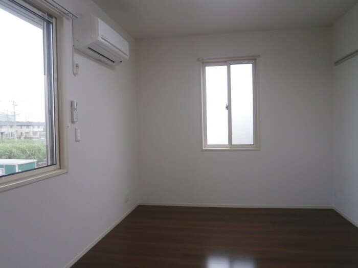 物件内観写真8　(エアコン付きの北洋室)