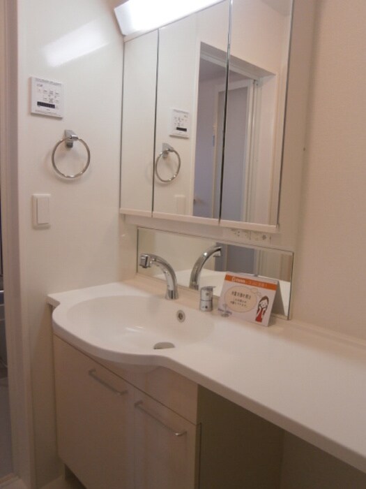 物件内観写真9　(カウンター洗面台)