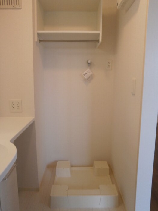 物件内観写真16　(洗濯機置き場)