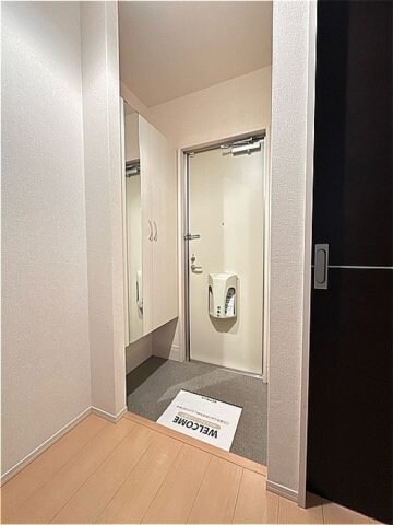 物件内観写真12　(鏡付きシューズボックス)