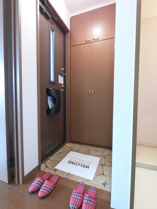 物件内観写真12　(玄関 トールサイズのシューズボックス、収納物入付き)