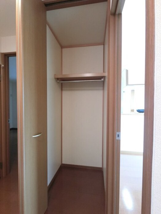 物件内観写真17　(玄関 収納物入)