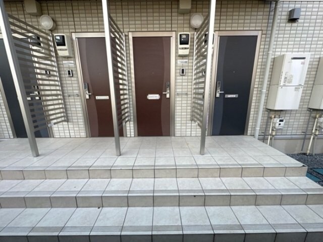 物件内観写真20　(玄関前)