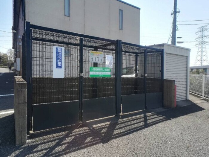 物件内観写真18　(敷地内ごみステーション)