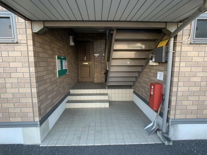 物件外観写真3　(エントランス)