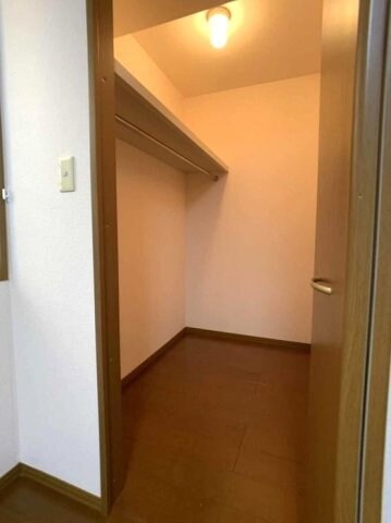 物件内観写真10　(ウォークインクローゼット)