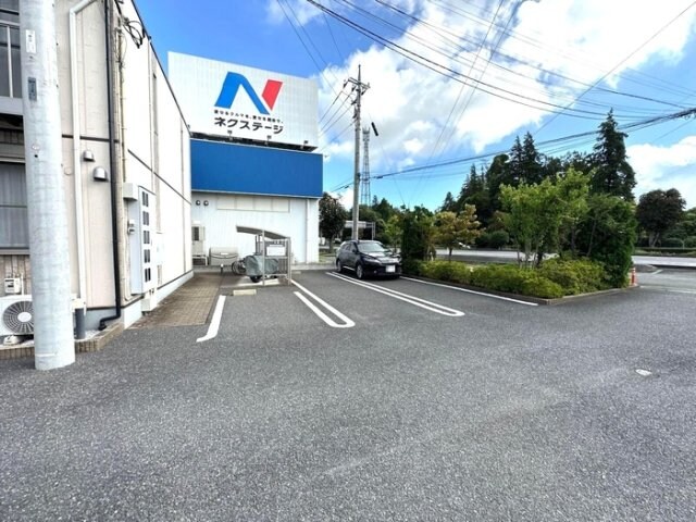 物件外観写真2　(駐車場)