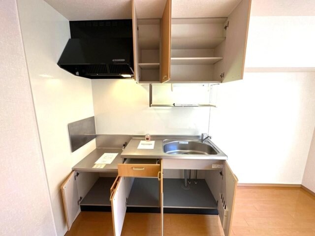 物件内観写真8　(キッチンの収納)