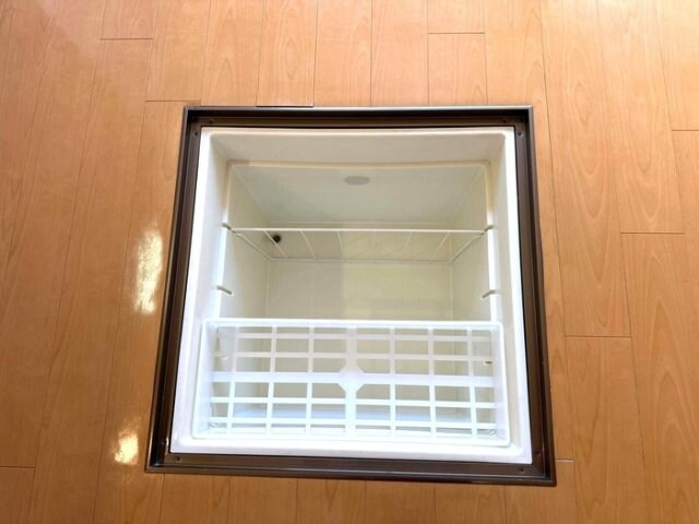 物件内観写真18　(床下収納)