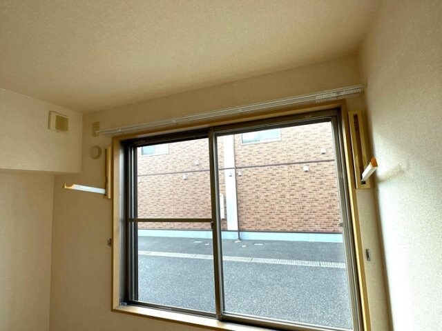 物件内観写真25　(室内物干し)