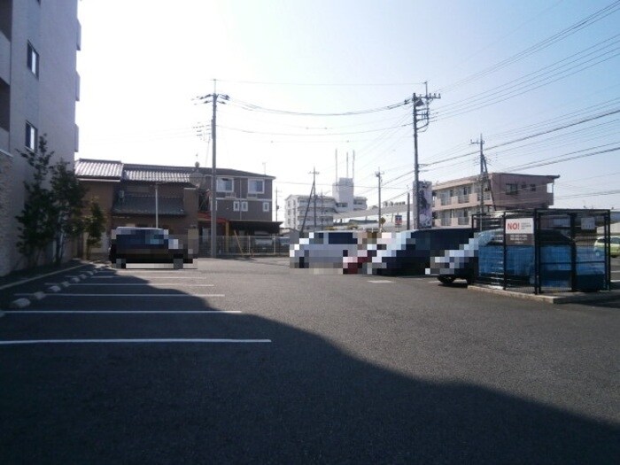 物件外観写真2　(駐車場)
