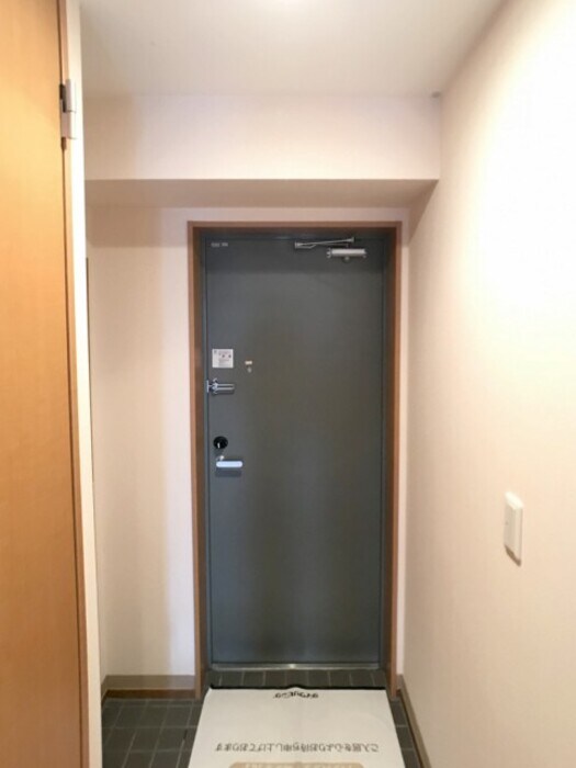 物件内観写真13　(玄関)