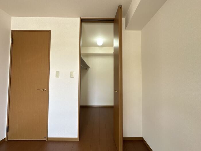 物件内観写真17　(ウォークインクローゼット)