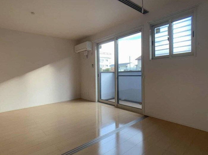 物件内観写真7　(LDK～ベッドコーナー3帖)