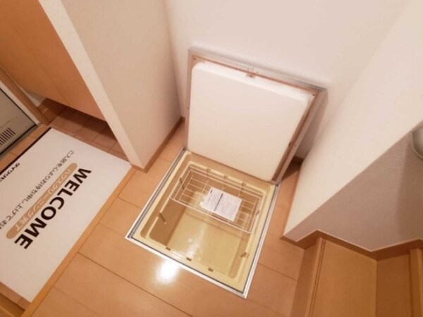 玄関(玄関に床下収納)