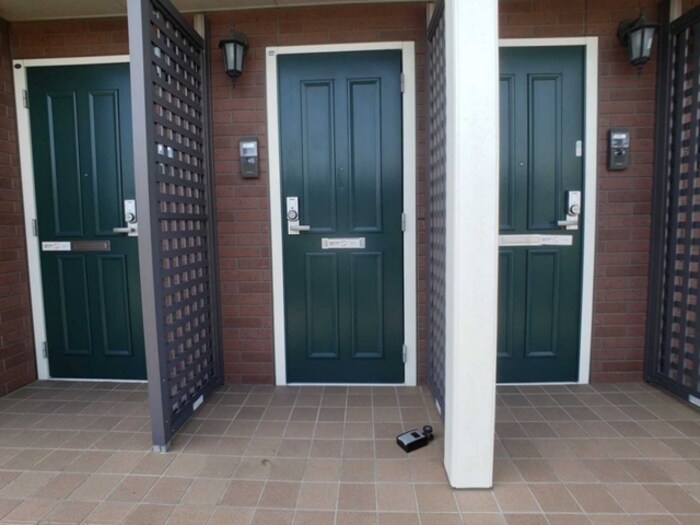 物件内観写真22　(玄関前)