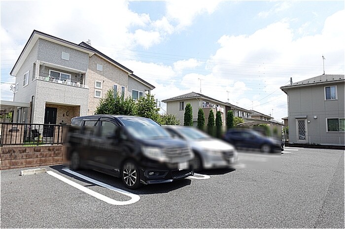 物件外観写真2　(駐車場)