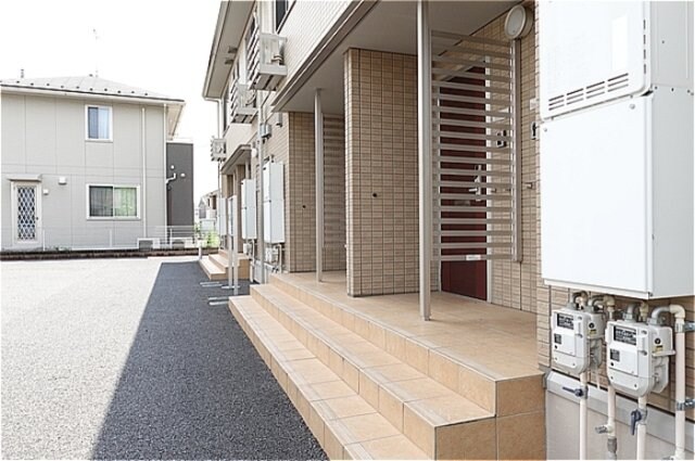 物件内観写真15　(玄関前)