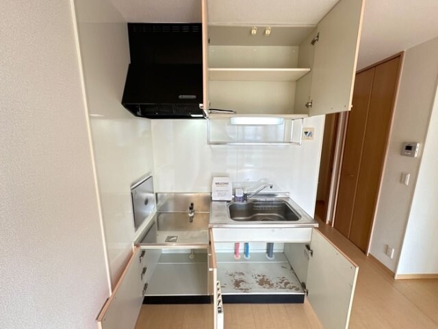 物件内観写真9　(キッチン（収納）)