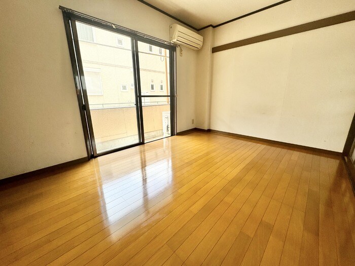 物件内観写真3　(LDK)