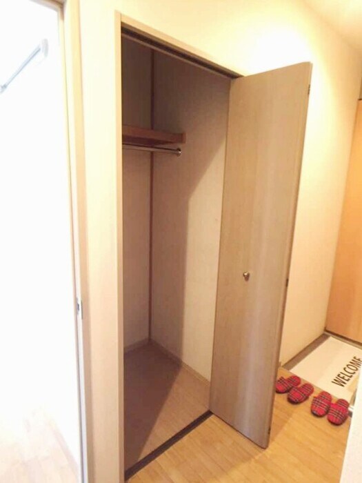 物件内観写真18　(廊下・収納)