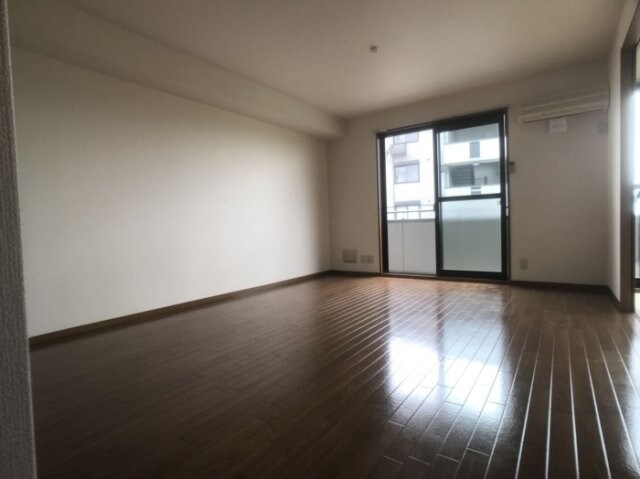 物件内観写真6　(居室・リビング)