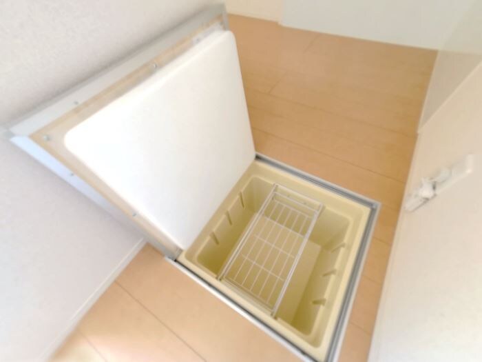 物件内観写真18　(床下収納)