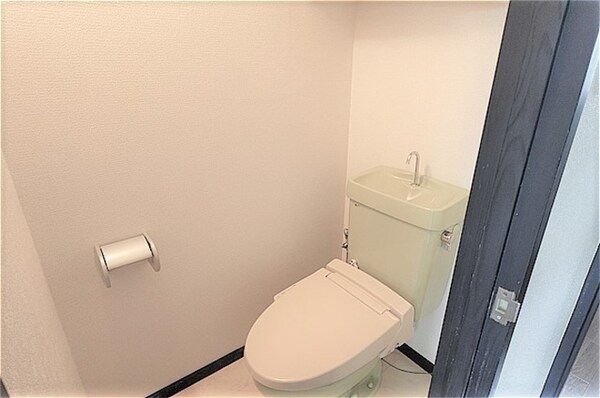 トイレ(温水洗浄暖房便座のトイレ)