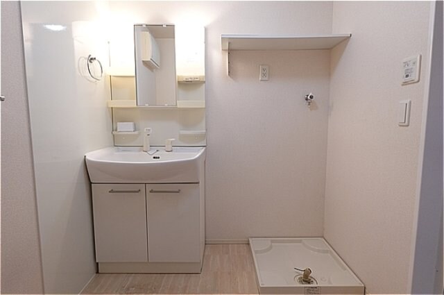 物件内観写真8　(洗面室)