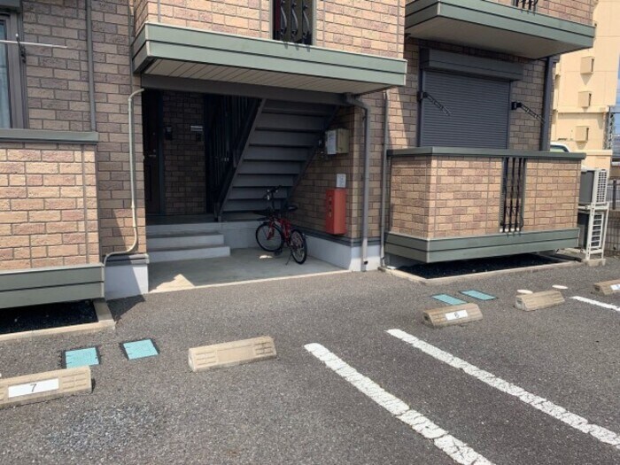 物件外観写真3　(エントランス)